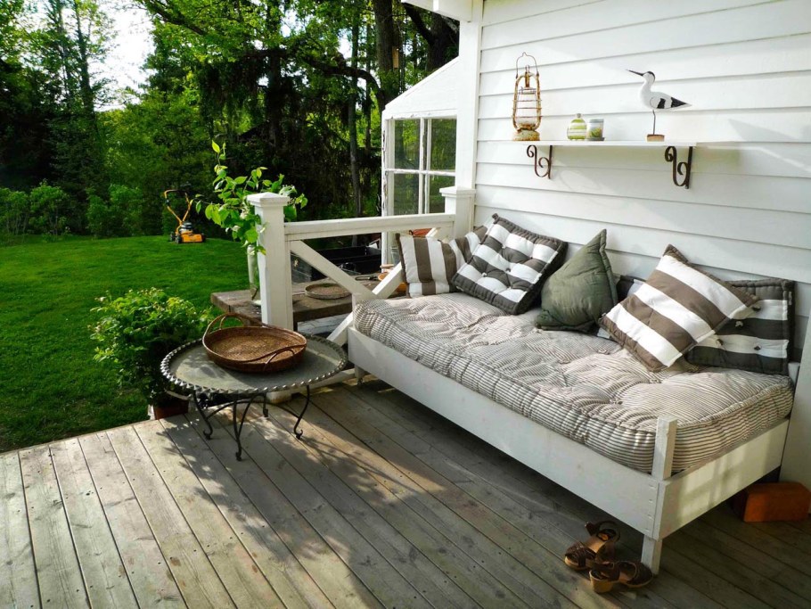 Диванчик на веранду