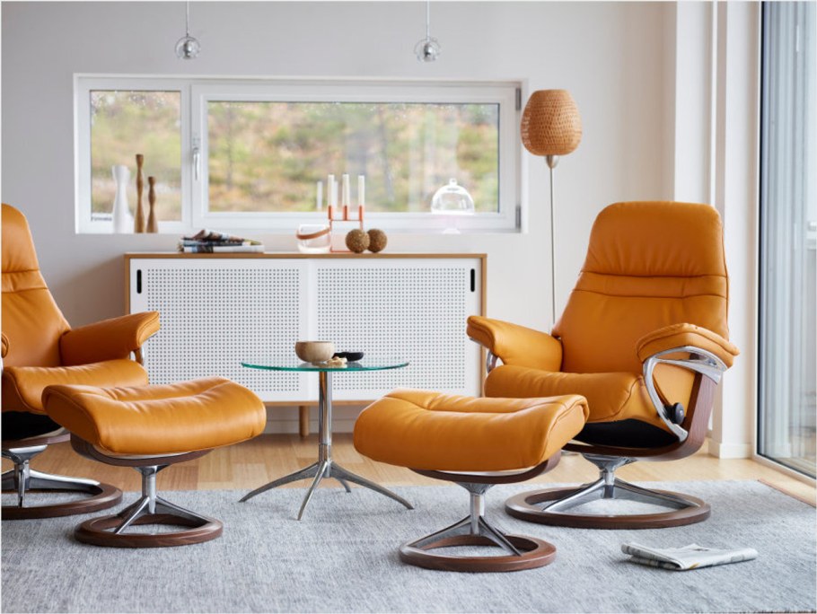 Кресло в интерьере гостиной