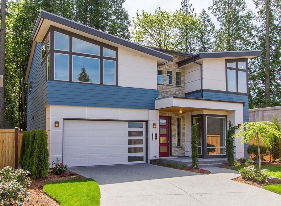 Современный двухэтажный гараж