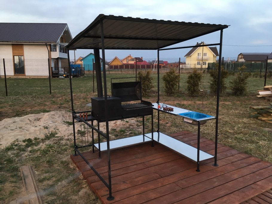 Пергола патио с мангалом