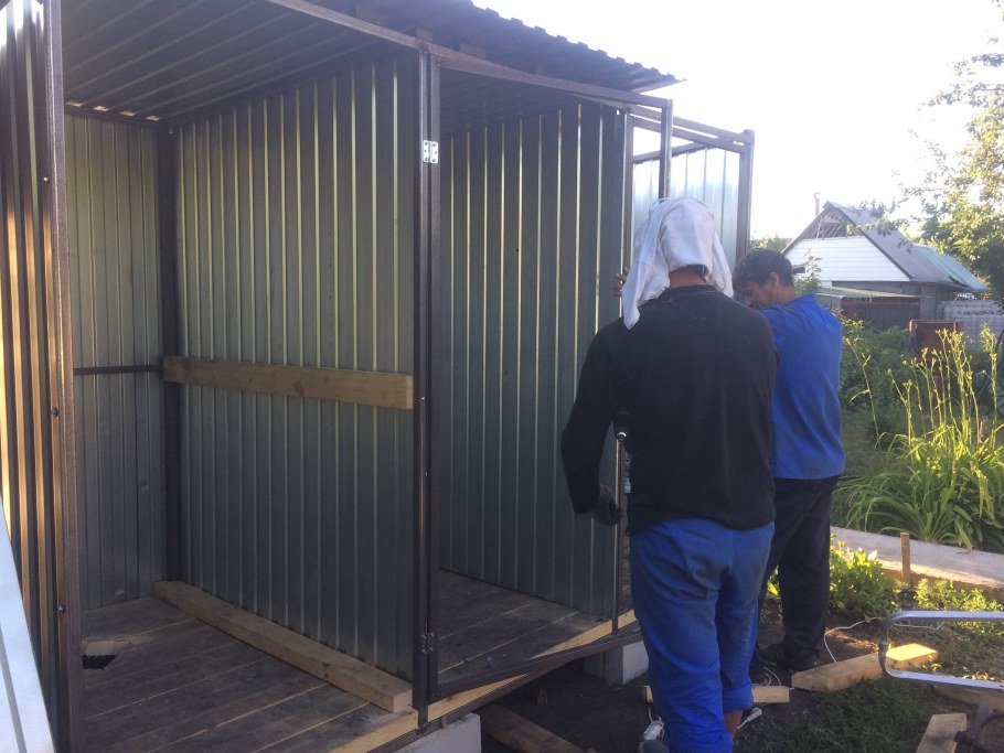 Сарай из профнастила