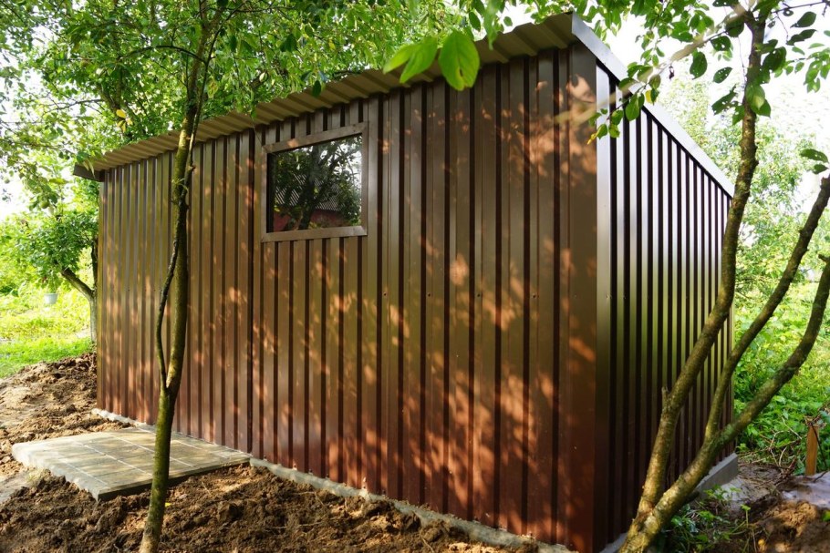 Сарай из профнастила