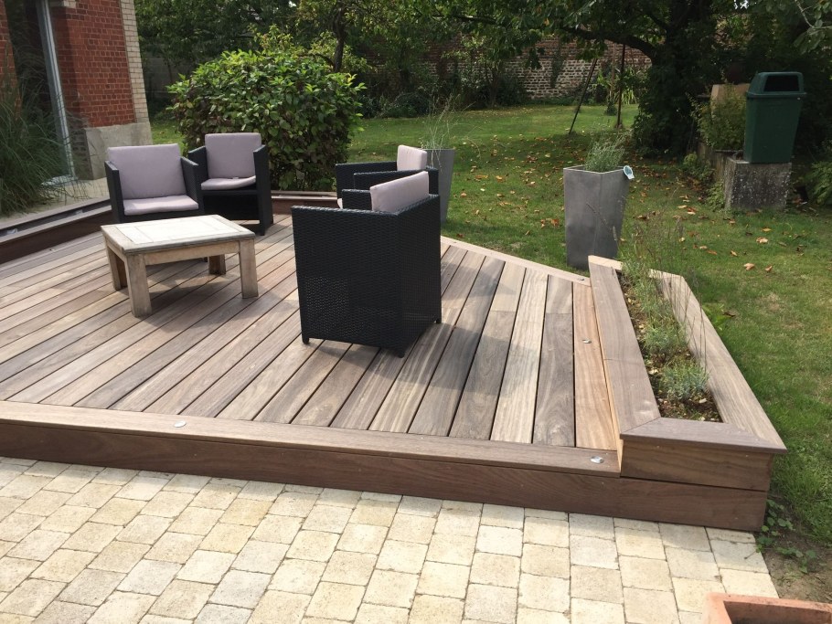 Подиум из террасной доски