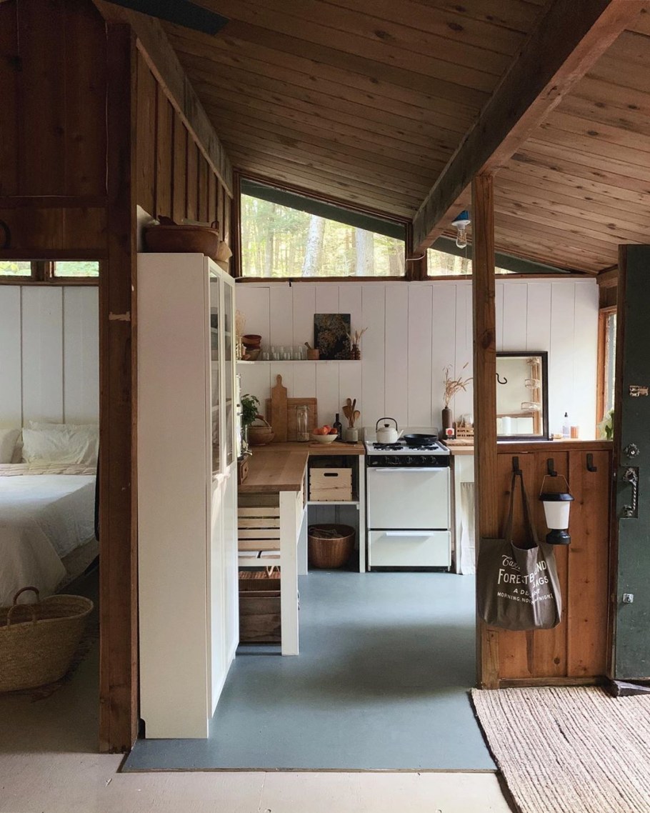 Переделка интерьера садового домика