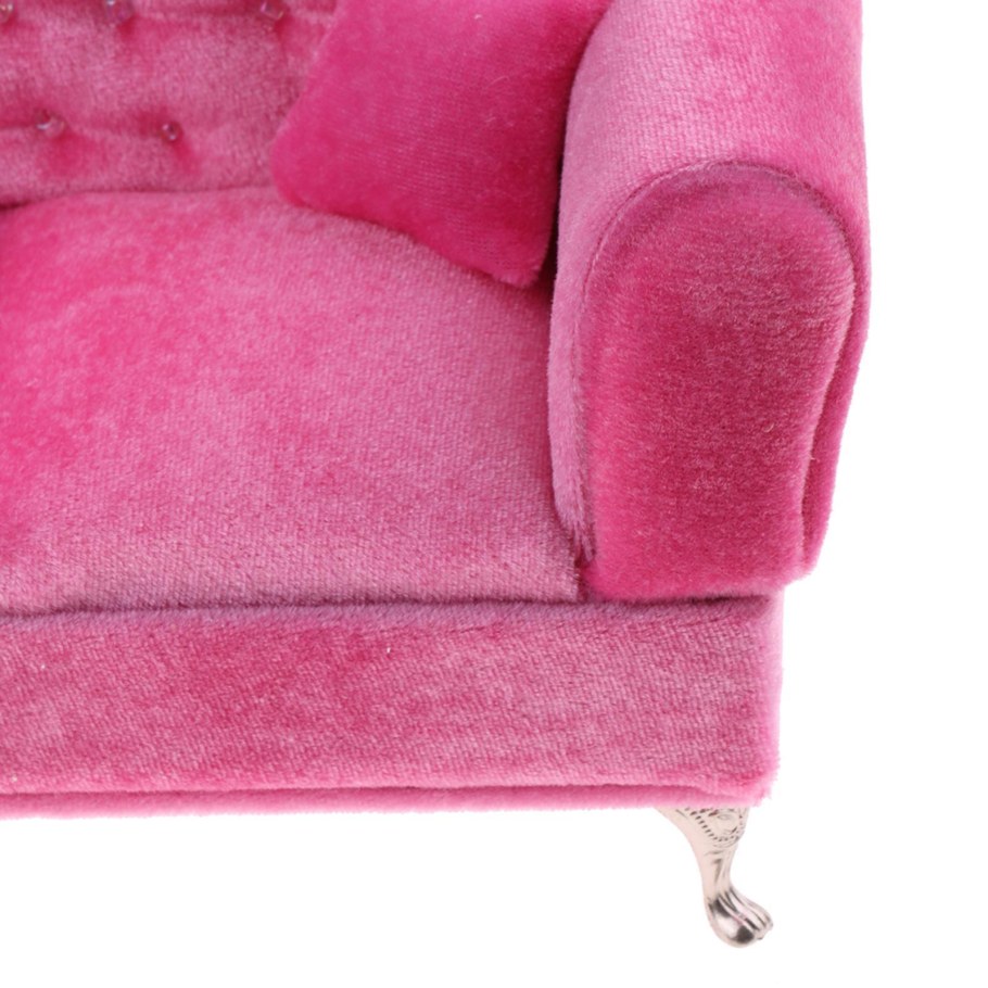 Диван в розовых тонах