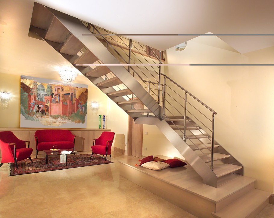 Двухэтажные комнаты с лестницей