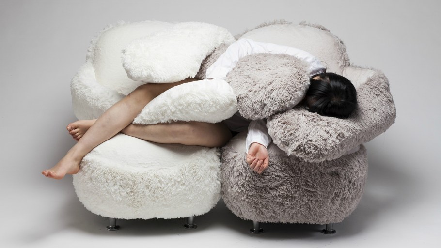 Пушистые накидки на диван