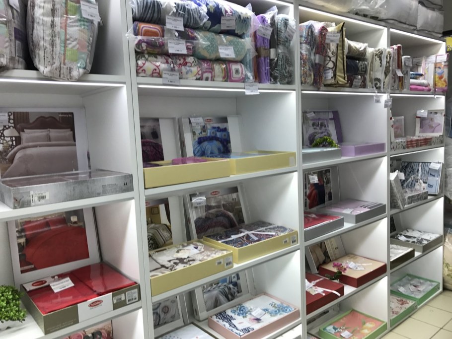 Стеллажи для домашнего текстиля