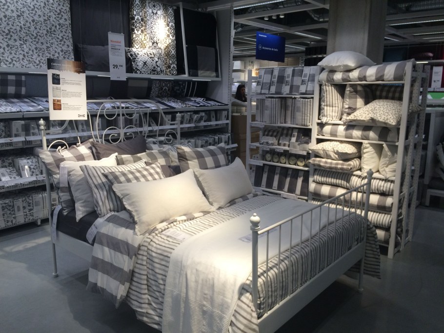 Интерьер магазина постельного белья