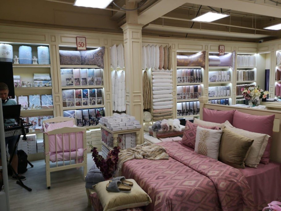 Интерьер магазина текстиля