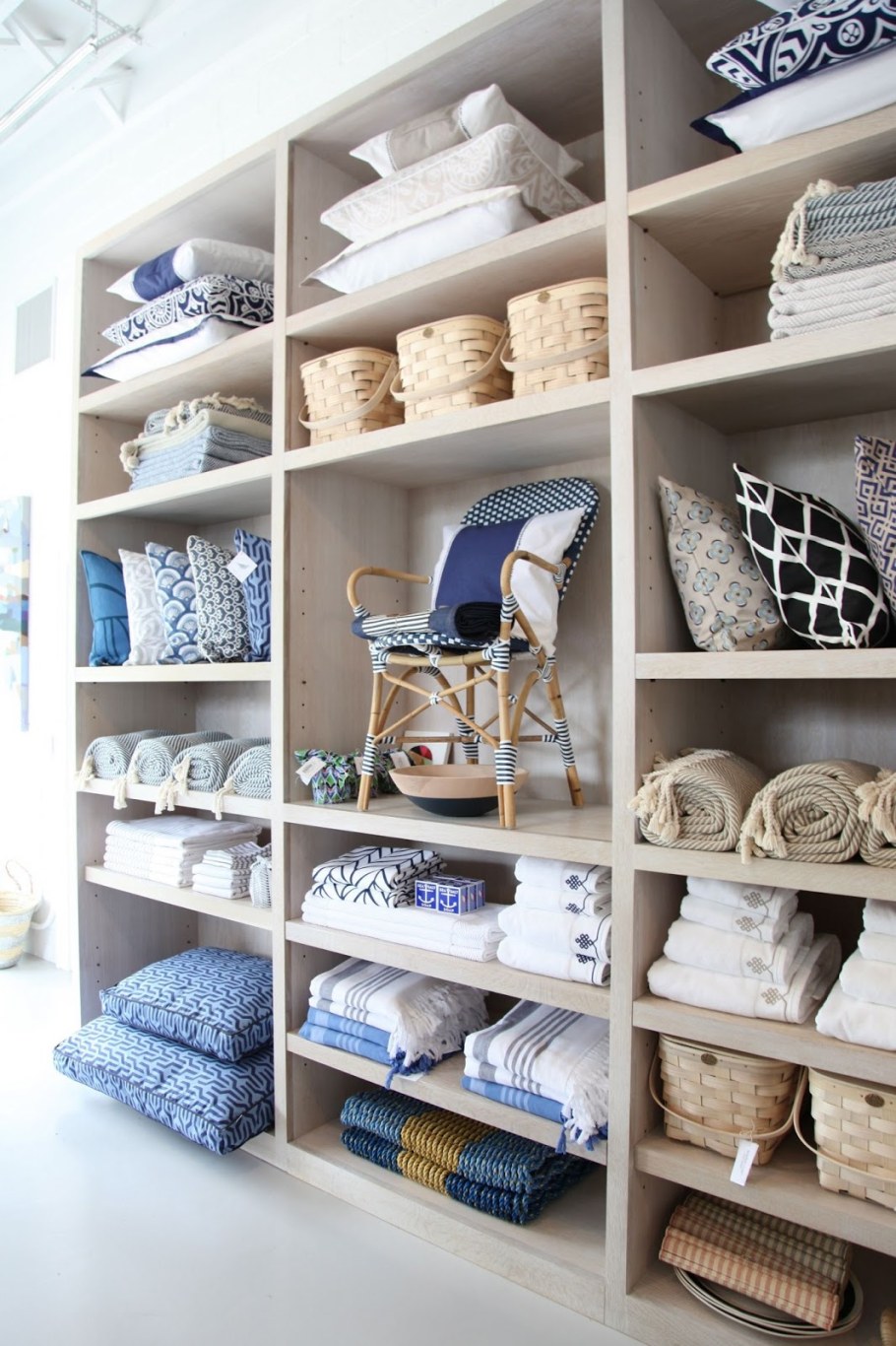 Стеллажи для домашнего текстиля