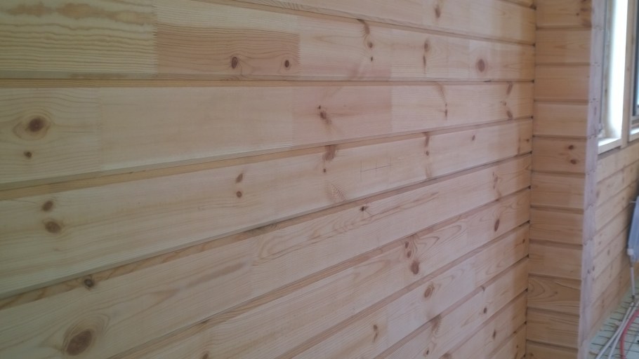 Стена дома из клееного бруса