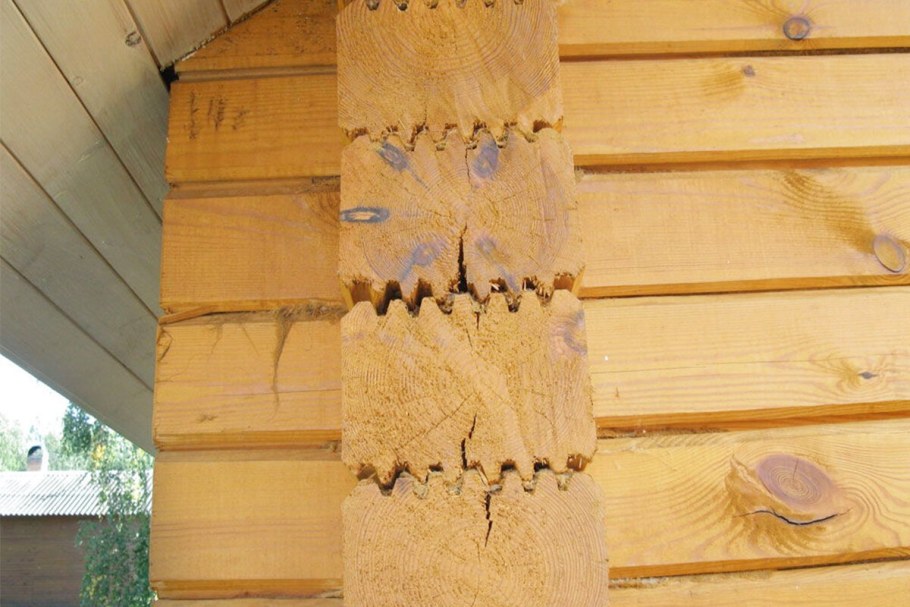 Щели в клееном брусе