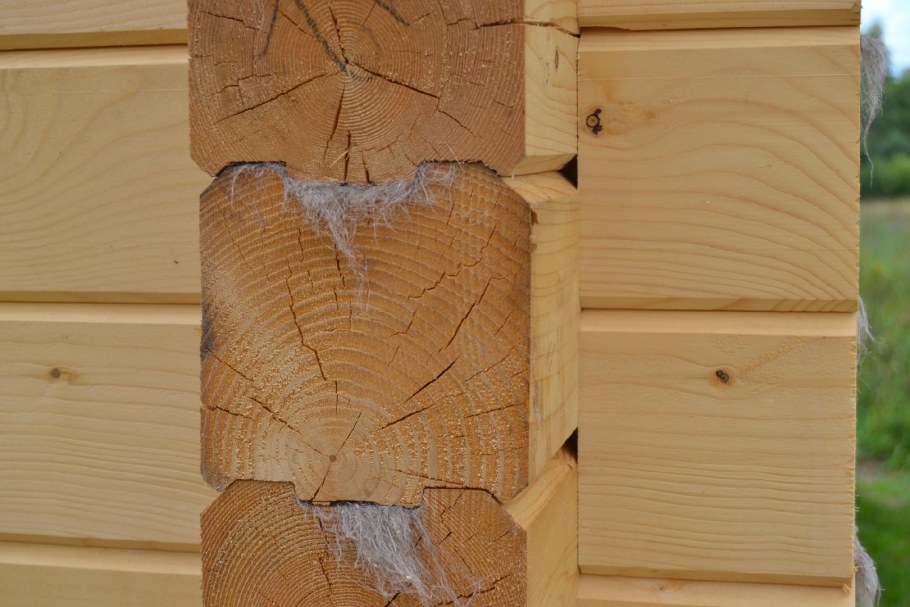 Конопатка стен из профилированного бруса 150х150