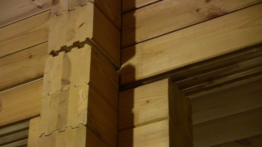 Щели в доме из бруса