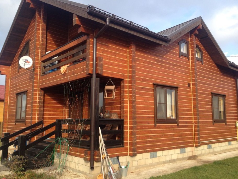 Деревянный дом цвет тиковое дерево