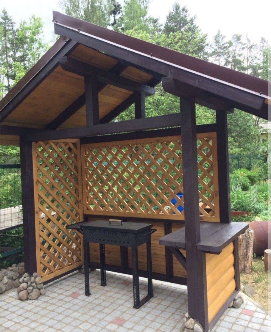 Беседка с мангалом и дровником