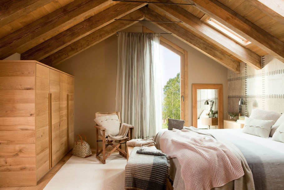 Спальня в деревенском домике