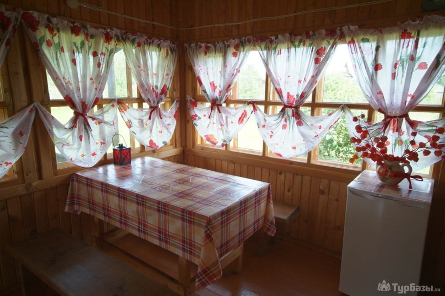 Занавески на веранду на даче в деревенском стиле