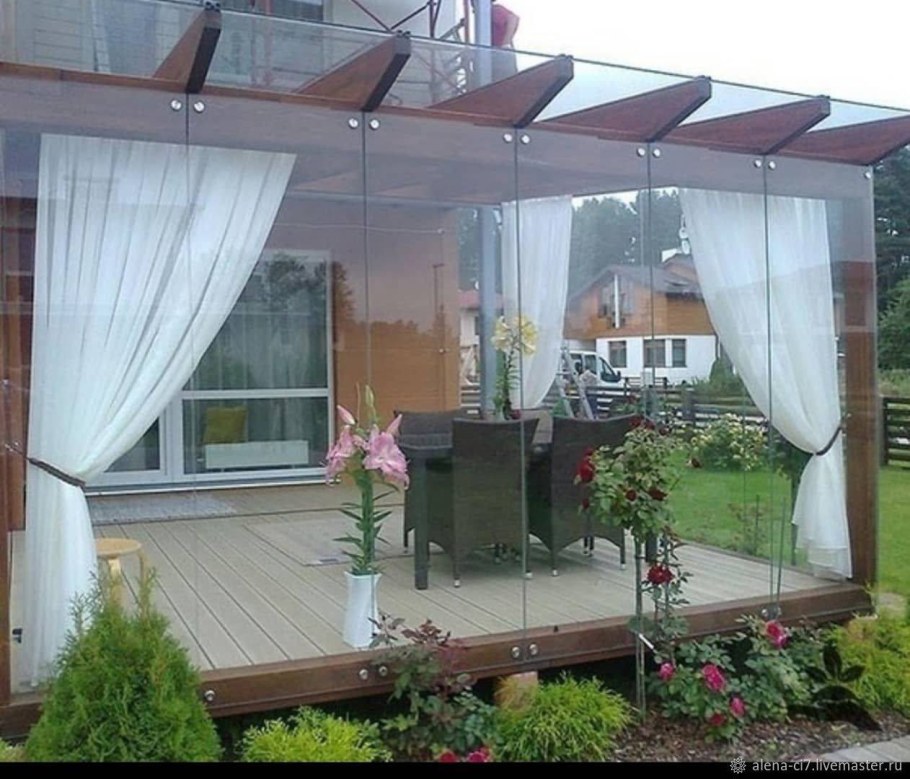 Стеклянная веранда на даче