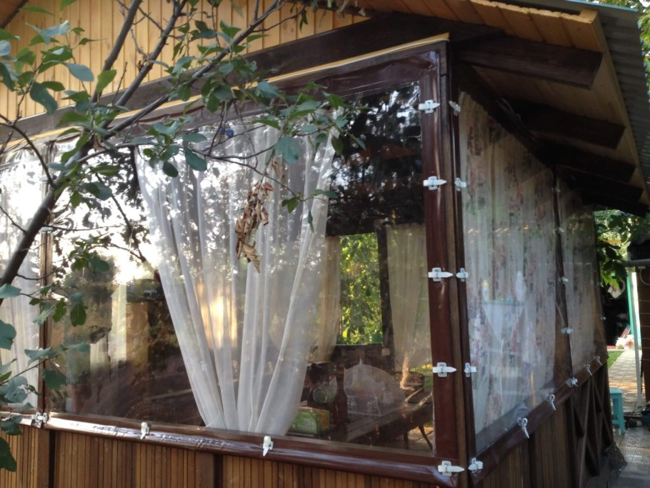 Занавески для беседки на даче от солнца и дождя