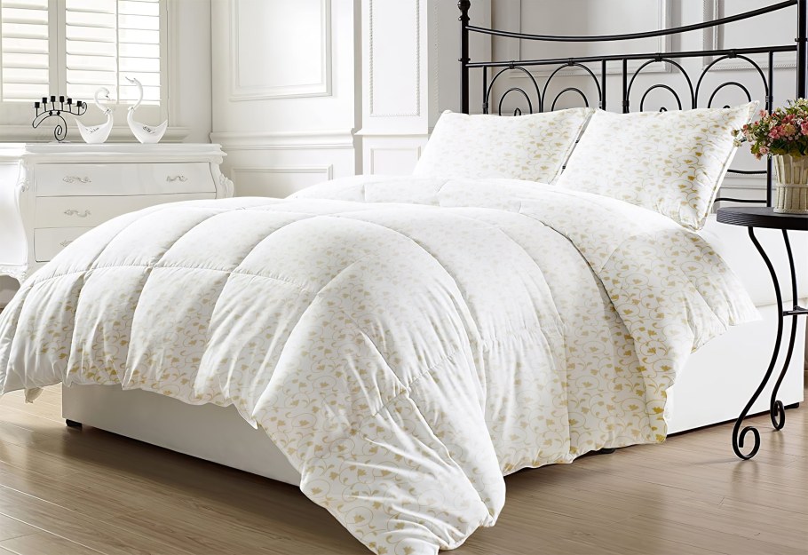 Простынь с резинкой на матрас