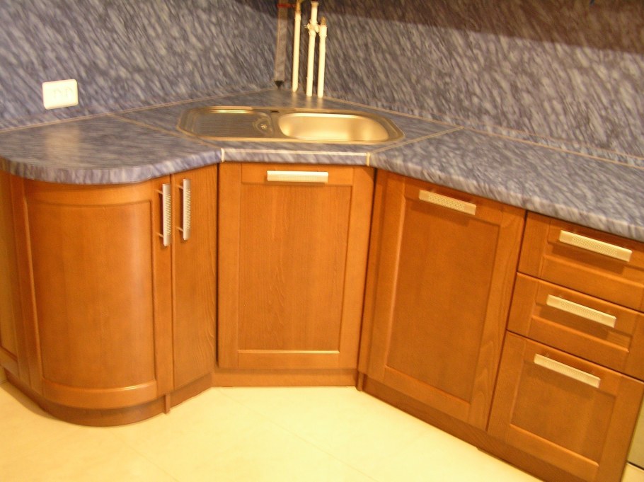 Столешница для кухни цвета дерева