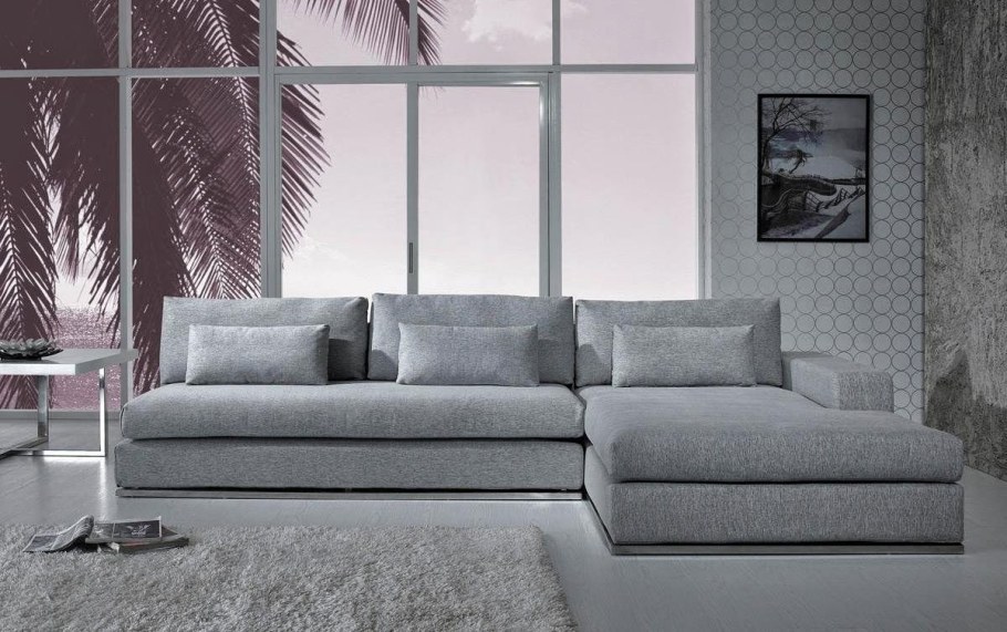 Серый диван