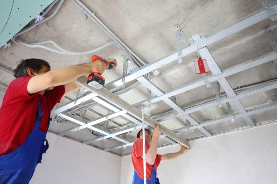 Монтаж гипсокартона на потолок