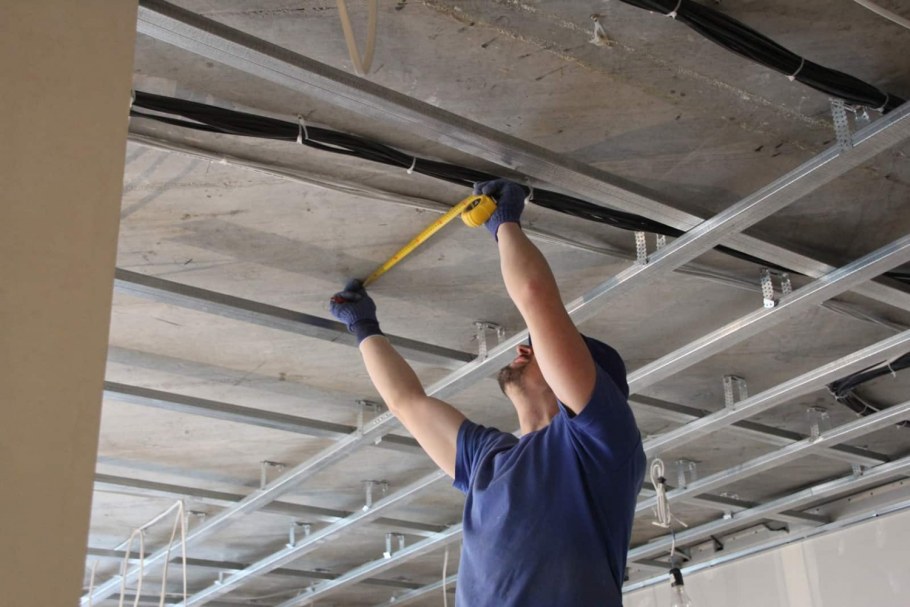 Монтаж гипсокартонного потолка