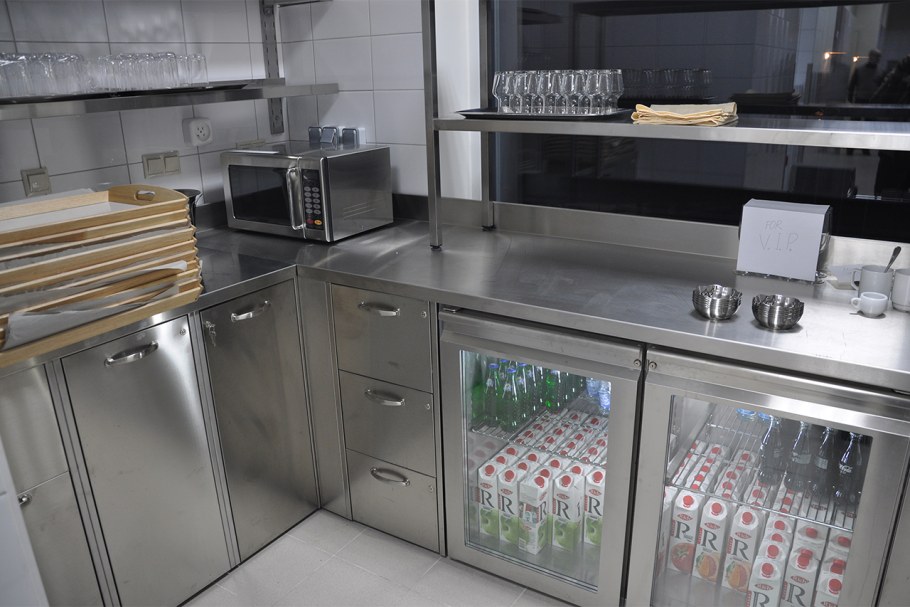 Кухня из нержавейки