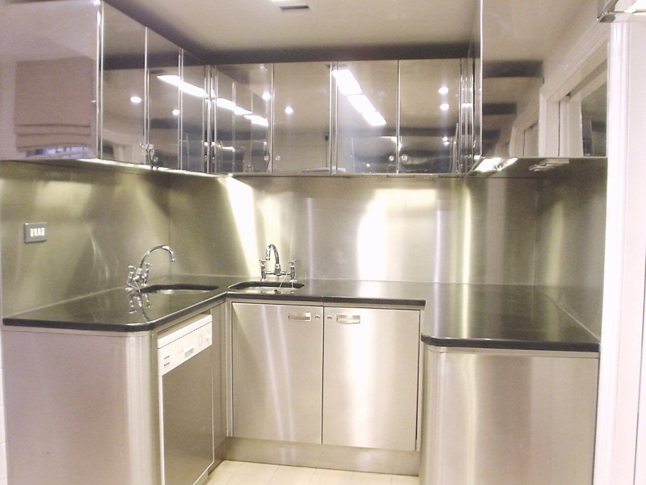 Кухонные гарнитуры из нержавейки