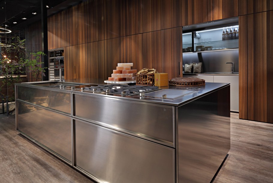 Кухня нержавейка и дерево