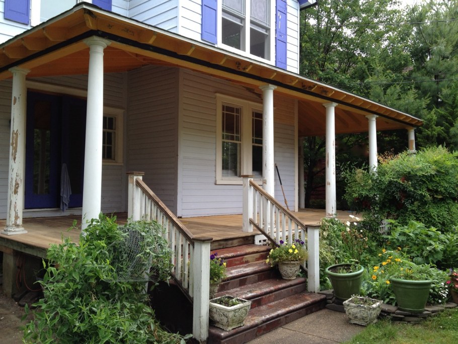 Крыльцо в деревенском доме