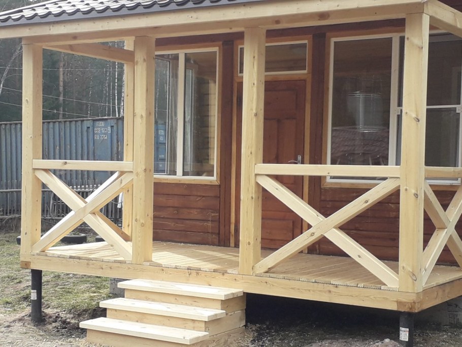 Деревянное крыльцо