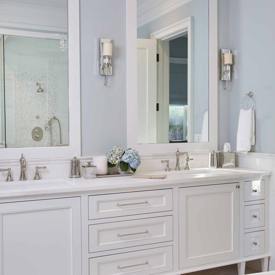 Мебель для ванной комнаты с двумя раковинами