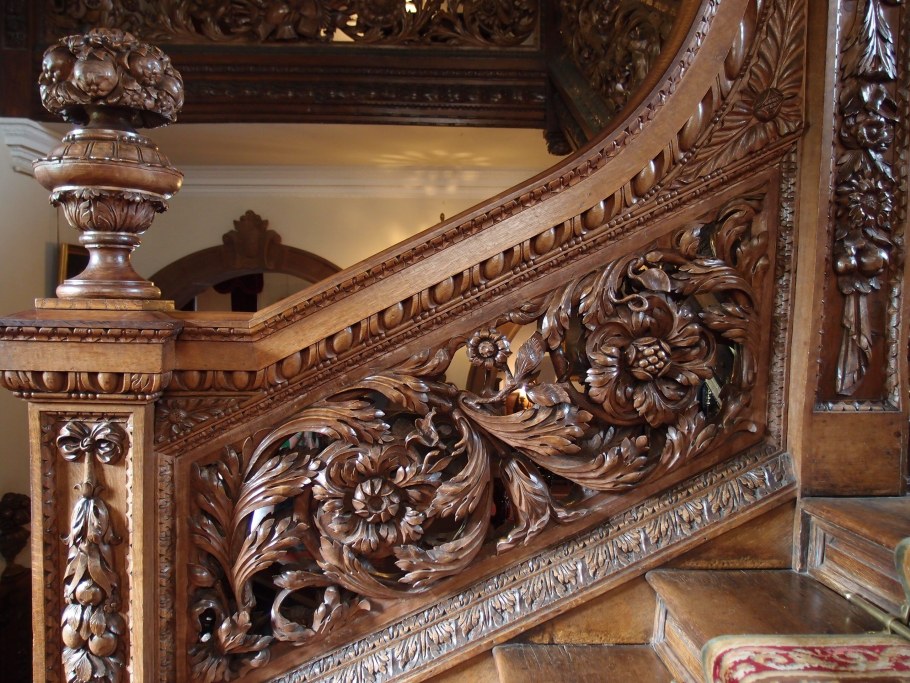 Резные деревянные лестницы