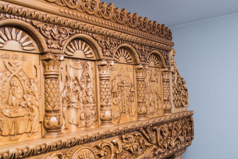 Деревянный резной иконостас 17 века