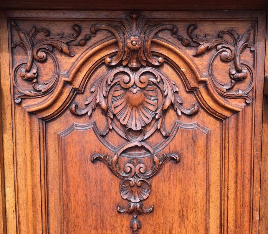 Резьба по дереву двери
