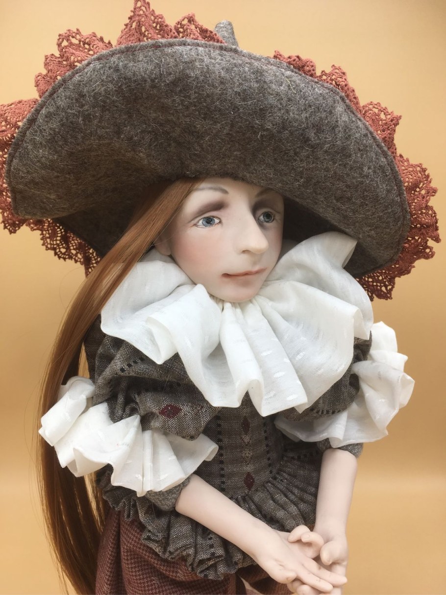 Интерьерная кукла в сиреневом цвете