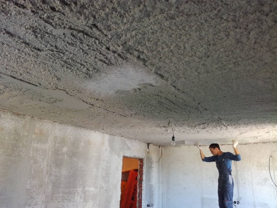 Штукатурный потолок