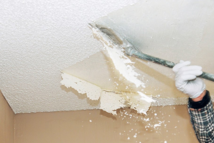 Очистка поверхности потолка