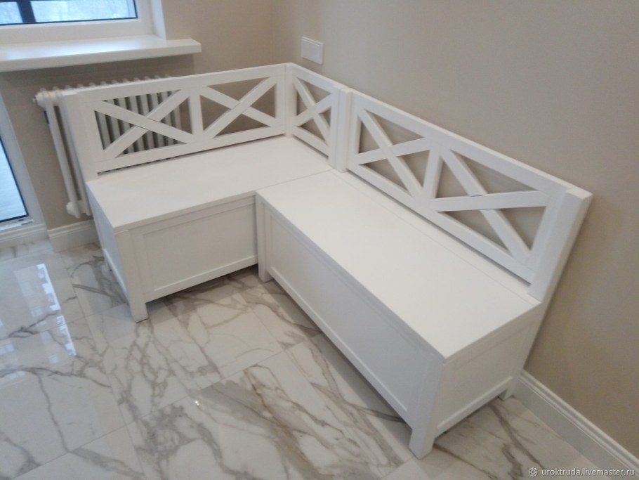 Угловая скамейка на кухню