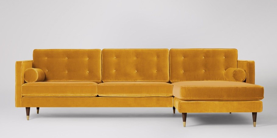Желтый диван