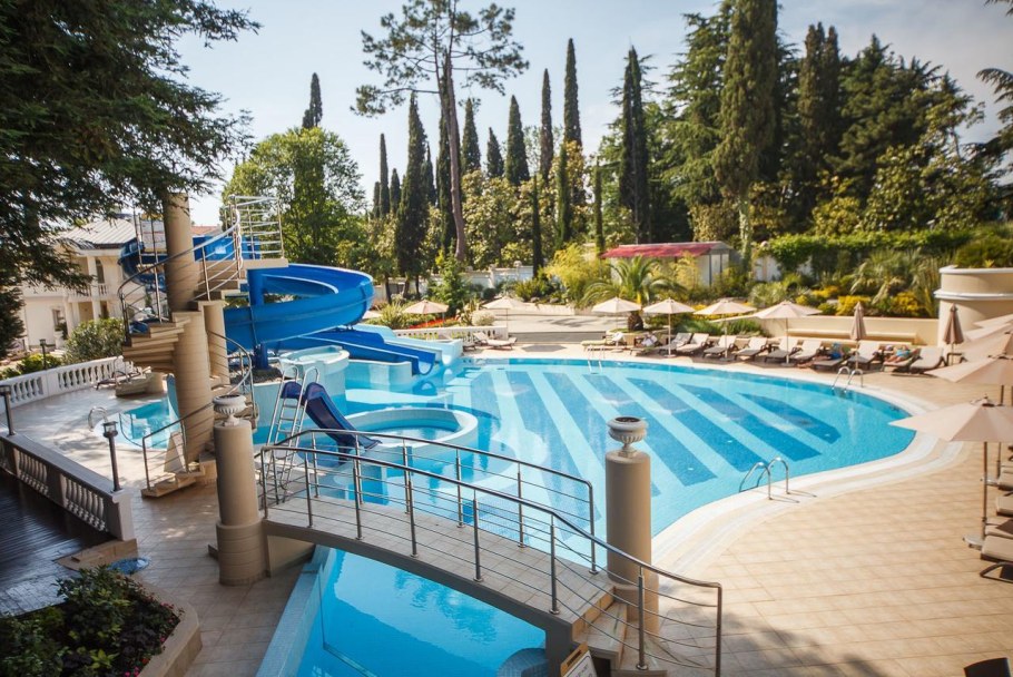 Бассейн Грин флоу роза Хутор