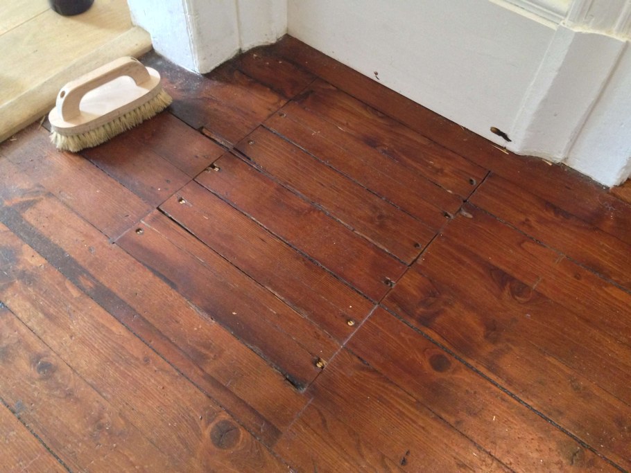 Старый деревянный пол в квартире