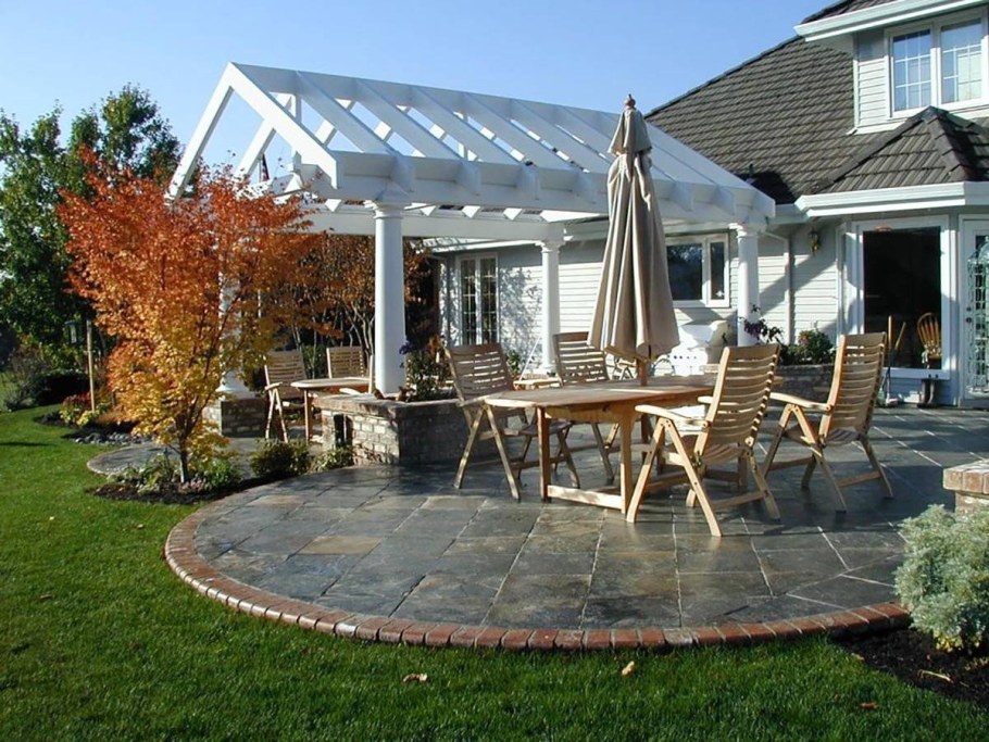 Площадка для отдыха на даче