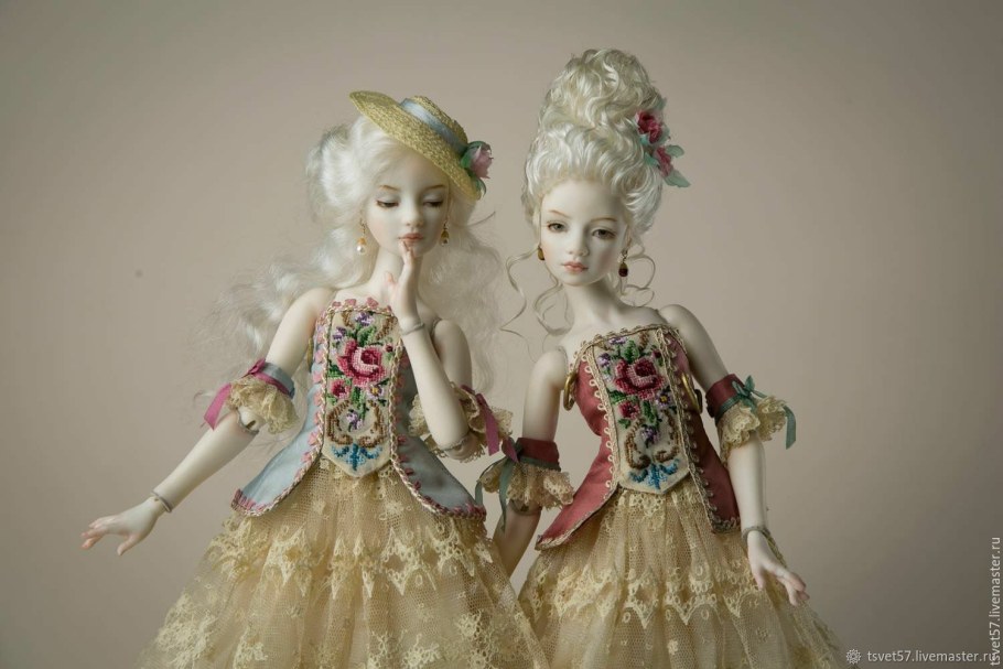 Кукла фарфоровая