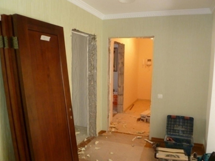 Демонтаж старой двери