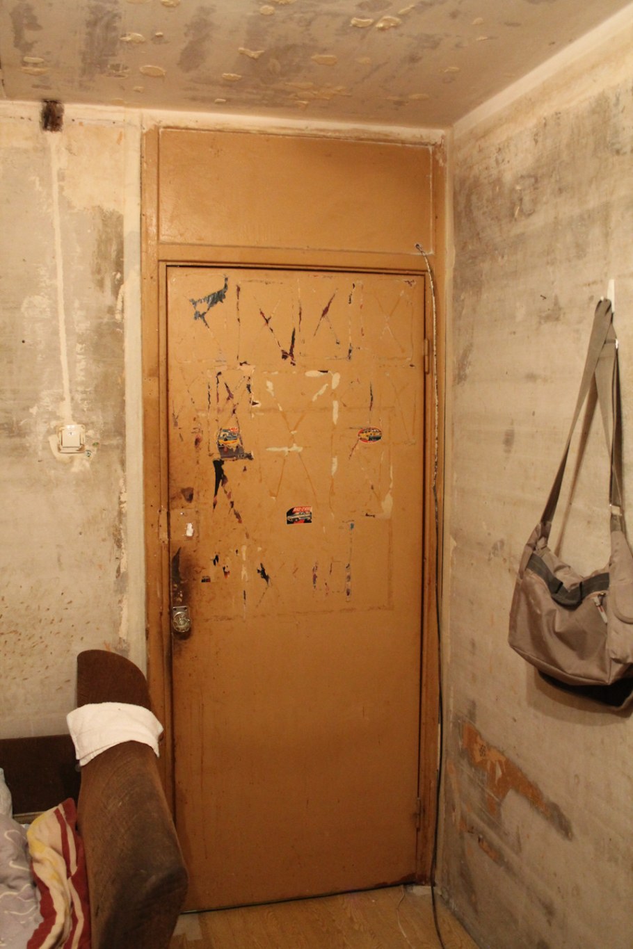 Монтажник дверей